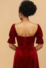 Laden Sie das Bild in den Galerie-Viewer, Roter Samt Halbärmel Brautjungfernkleid mit Schlitz