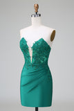 Dunkelgrünes Mini-Homecoming-Kleid aus Satin mit tiefem V-Ausschnitt und Applikation