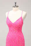 Glitzerndes Hot Pink Enge Pailletten V-Ausschnitt Homecoming-Kleid mit Fransen