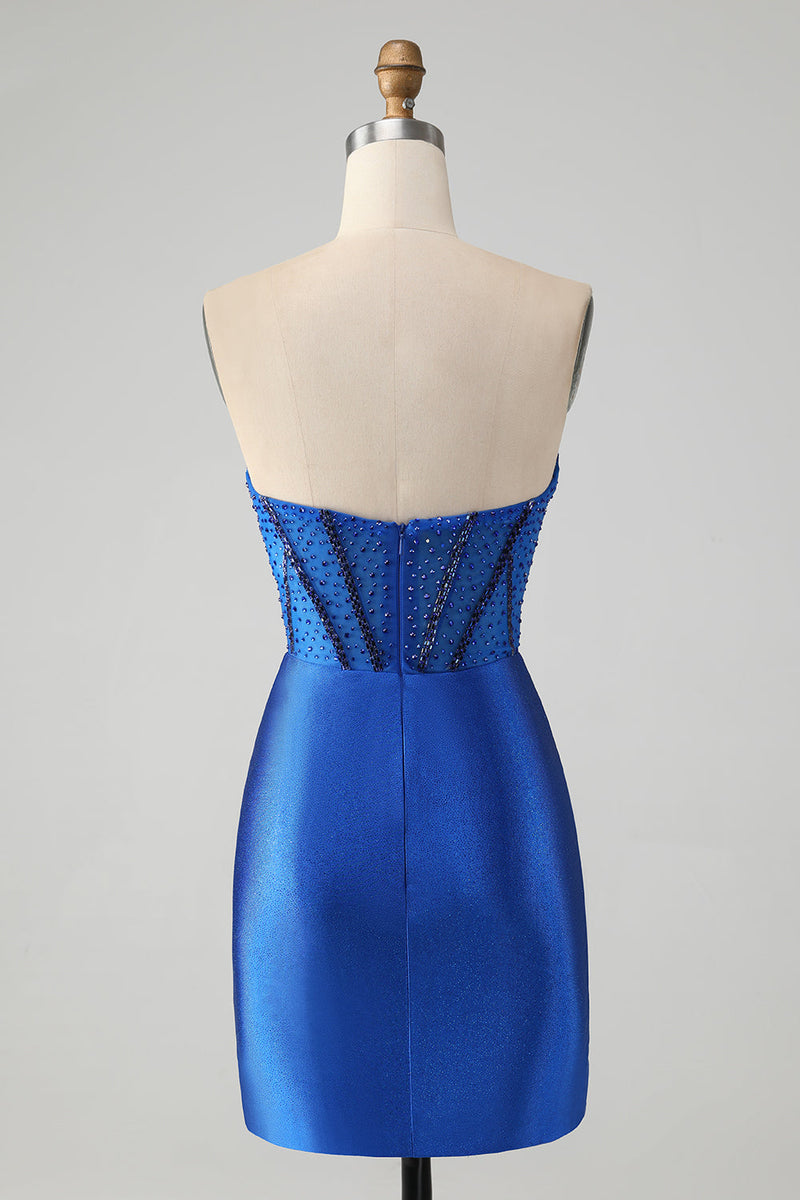Laden Sie das Bild in den Galerie-Viewer, Glitzerndes königsblaues, figurbetontes, trägerloses kurzes Homecoming-Kleid mit Perlenstickerei