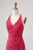 Laden Sie das Bild in den Galerie-Viewer, Glitzerndes fuchsiafarbenes Pailletten-Neckholder-kurzes, figurbetontes Homecoming-Kleid mit Quasten