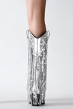 Glitzernde silberne Cowgirl-Stiefel mit Quaste und spitzer Zehenpartie in Glitzer in Silber