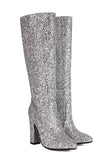 Glitzernde blaue Cowgirl-Stiefel mit hohen Absätzen