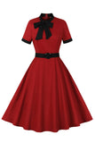 Rotes Vintage-Kleid aus den 1950er Jahren mit Stehkragen und Schleife