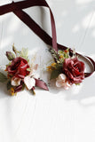 Elegante Blush Bally Corsage am Handgelenk und Herren-Boutonniere für Hochzeitsfeier