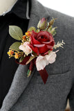 Elegante Blush Bally Corsage am Handgelenk und Herren-Boutonniere für Hochzeitsfeier