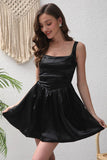 Schwarzes Mini-Partykleid aus Satin in A-Linie