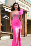 Meerjungfrau Fuchsia One Shoulder Abnehmbare Rüschen Langes Ballkleid mit Schlitz