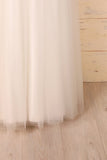 Hoher Hals Weißes Kleid
