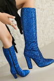 Glitzernde blaue Cowgirl-Stiefel mit hohen Absätzen