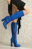 Glitzernde blaue Cowgirl-Stiefel mit hohen Absätzen