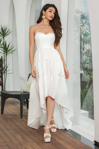 Einfaches weißes asymmetrisches Kleid für die Verlobungsfeier