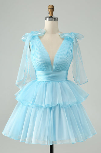 Himmelblaues A-Linien-Faltenkleid mit V-Ausschnitt und gestuftem kurzem Homecoming-Kleid