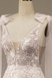 Elfenbein Brautkleid aus Spitze mit V-Ausschnitt und Schleife