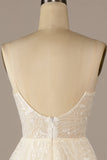 Glitzerndes Elfenbein Brautkleid mit Sweep Schleppe