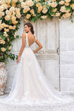 Wunderschönes Champagner Tüll Brautkleid mit tiefem V-Ausschnitt und Spitze