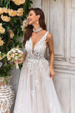 Wunderschönes Champagner Tüll Brautkleid mit tiefem V-Ausschnitt und Spitze