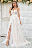 A-Linie schulterfreies Champagner Tüll Brautkleid mit Spitze