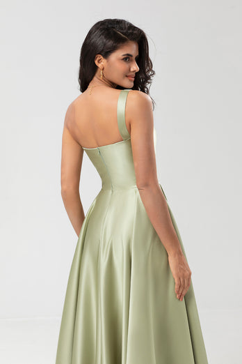 Ein-Schulter Satin Grün Brautjungfernkleid mit Taschen