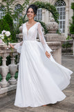 Weißes A-Linien-Strand-Boho-Brautkleid mit V-Ausschnitt und langen Ärmeln und applizierter Spitze