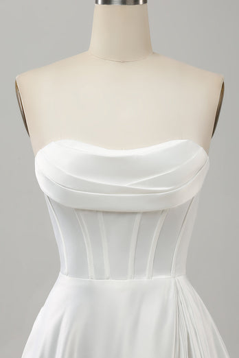 Elegantes weißes trägerloses Brautkleid mit Bundfaltenzug und Schlitz in A-Linie