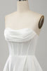 Laden Sie das Bild in den Galerie-Viewer, Elegantes weißes trägerloses Brautkleid mit Bundfaltenzug und Schlitz in A-Linie