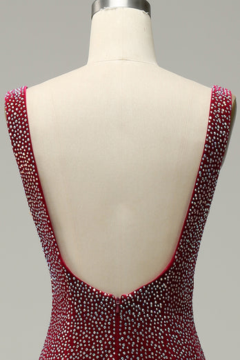 Meerjungfrauenkleid mit tiefem V-Ausschnitt in Burgunderrot Langes Ballkleid mit Perlen
