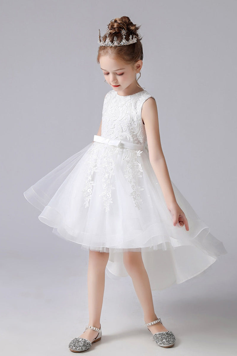 Laden Sie das Bild in den Galerie-Viewer, Asymmetrischer Tüll Weißer Bootshals Kleines Mädchenkleid mit Schleifen