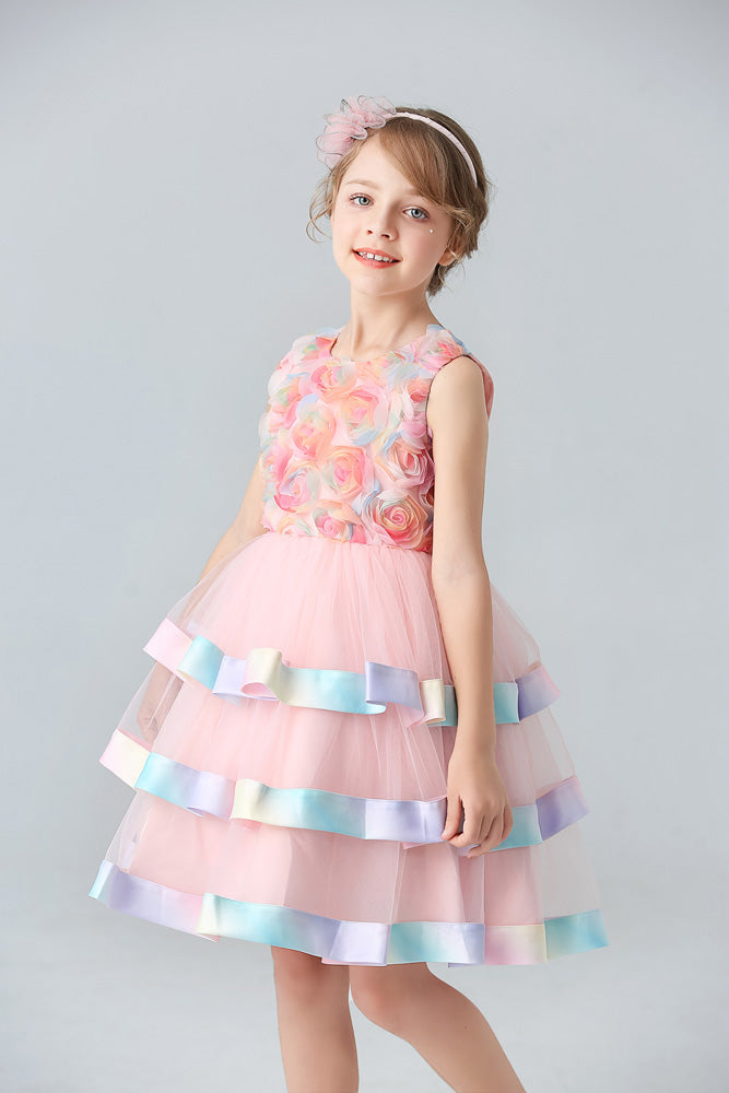 Laden Sie das Bild in den Galerie-Viewer, Tulle abgestuftes rosa Boot Hals kleines Mädchen Kleid mit Blumenapplikationen