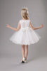 Laden Sie das Bild in den Galerie-Viewer, A-Linie Tüll Weißer Bootsausschnitt Mädchen Kleid mit Applikationen