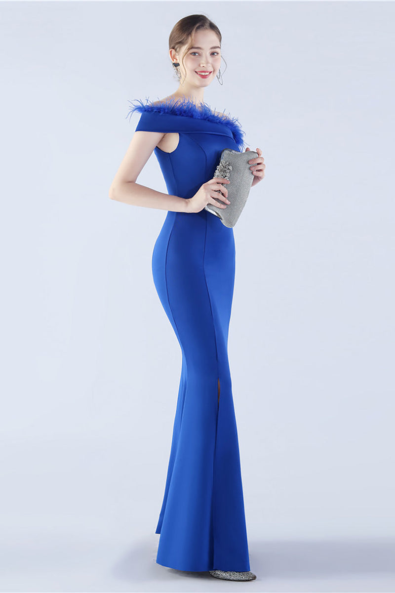 Laden Sie das Bild in den Galerie-Viewer, Marineblaues schulterfreies Meerjungfrauen-Crêpe-Kleid mit Federn