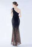 Glitzerschwarzes perlenbesetztes Bodycon-Feder-One-Shoulder-Abendkleid mit Schräghalsausschnitt und Schlitz