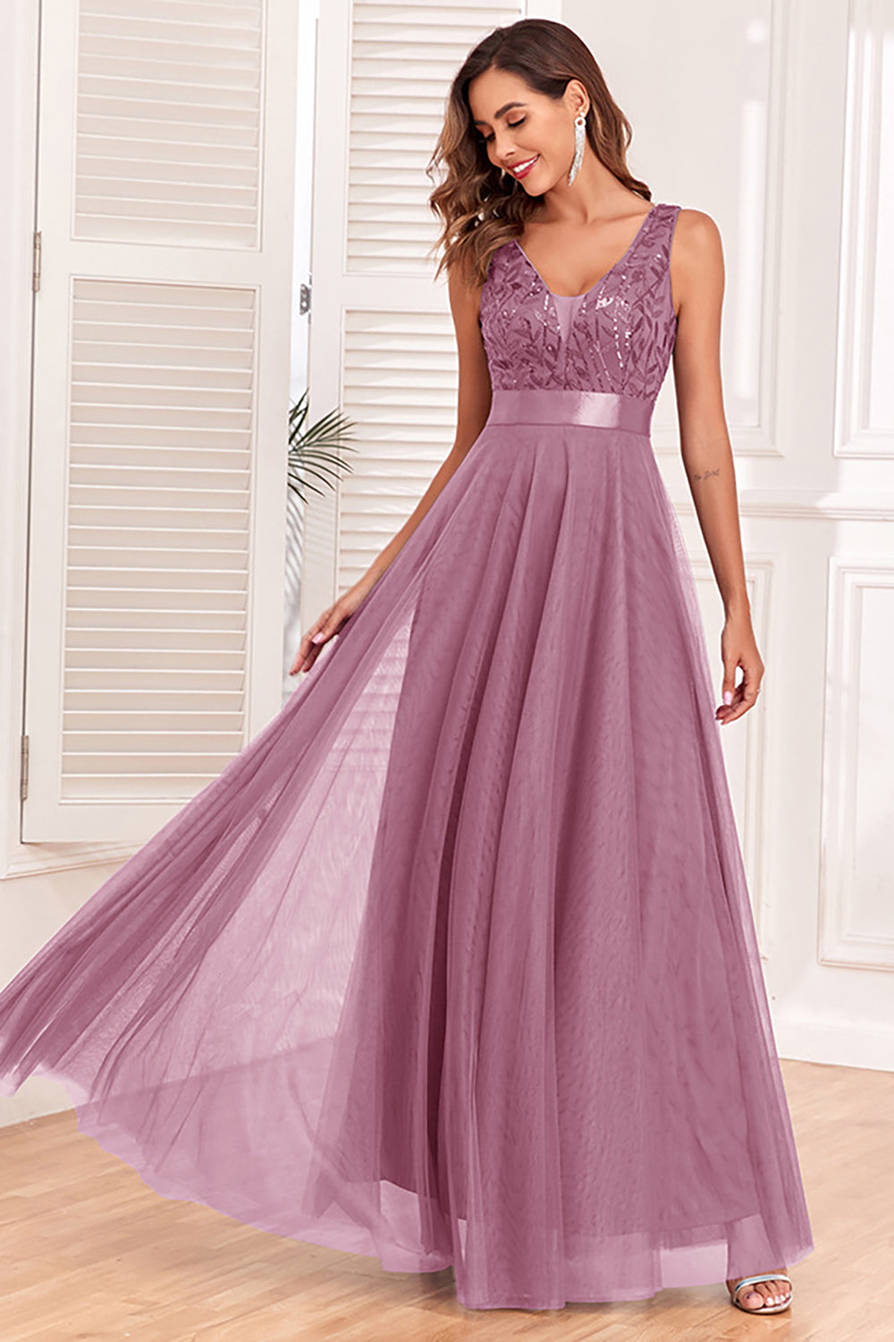 Blaues Ballkleid in A-Linie mit V-Ausschnitt