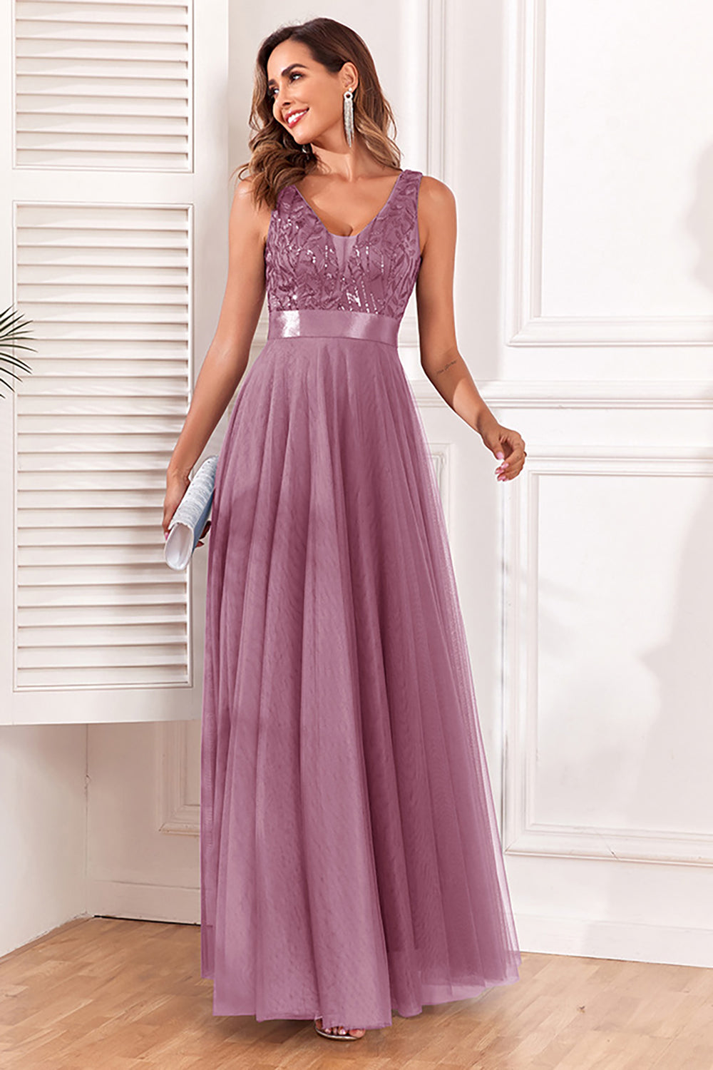 Blaues Ballkleid in A-Linie mit V-Ausschnitt