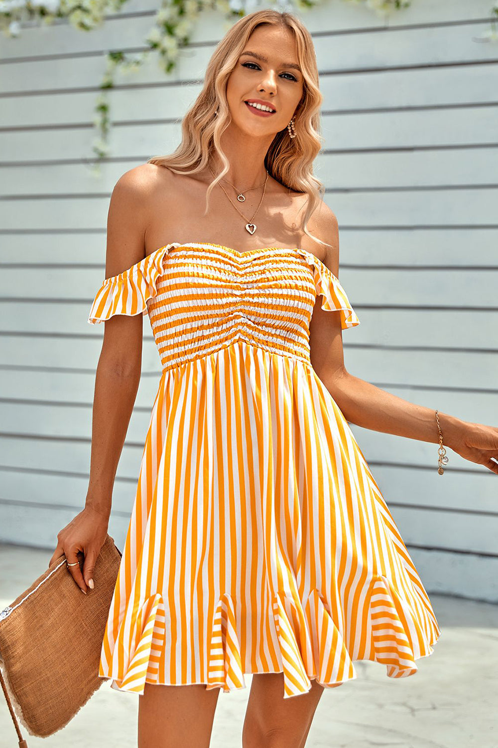 Blaues schulterfreies Mini-Sommerkleid