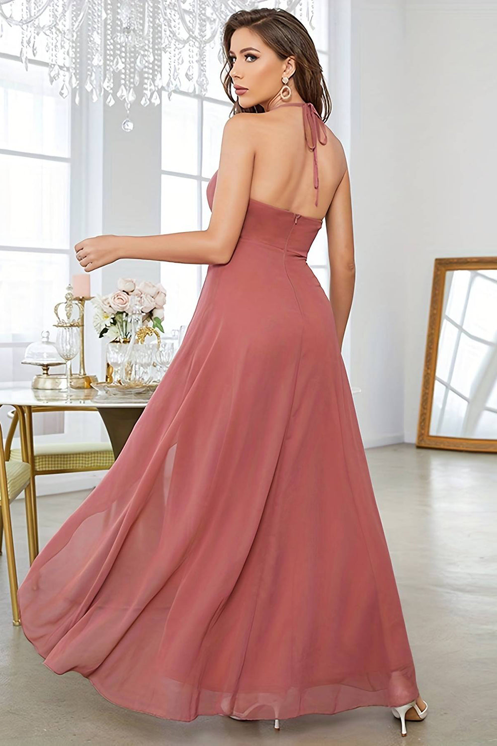 Korallenfarbenes asymmetrisches A-Linien-Neckholder-Ballkleid mit ärmellosen