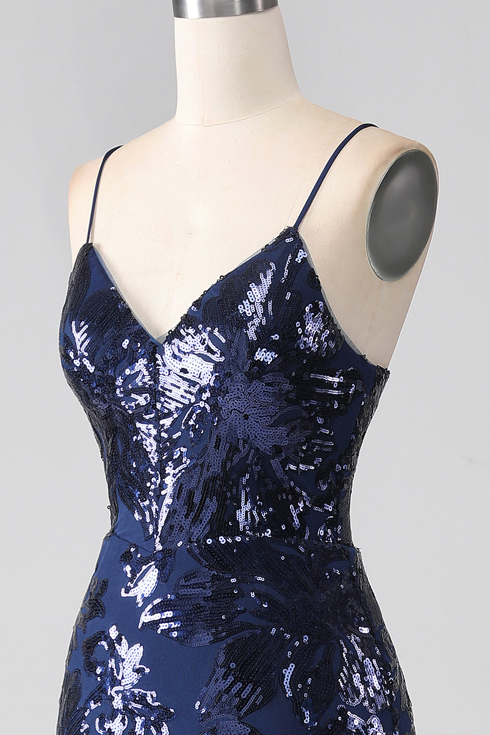 Schimmerndes Pailletten-Meerjungfrauen-Spaghettiträger-Ballkleid mit Schlitz