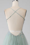 Hellgrünes Ballkleid in A-Linie mit Perlen und Schlitz