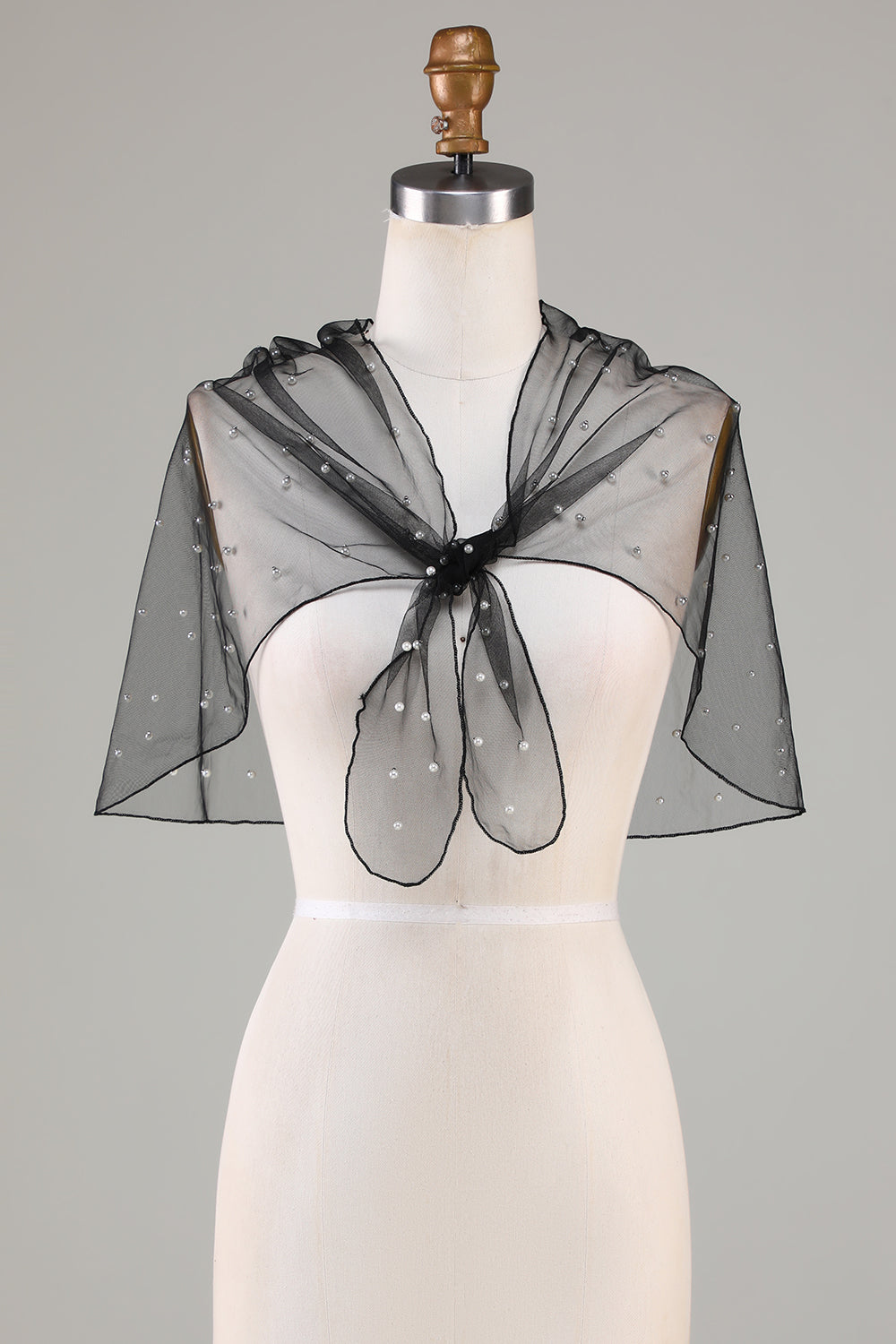 Umhang aus schwarzem Tüll aus den 1920er Jahren mit Perlen