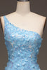 Laden Sie das Bild in den Galerie-Viewer, Hellblaues Meerjungfrauen-Kleid mit Paillettenschlitz und Pailletten an der Schulterseite mit Applikationen