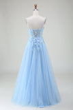 Hellblaues Ballkleid in A-Linie mit Applikationen