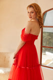 Rotes schulterfreies Ballkleid