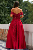 Rotes schulterfreies langes Abendkleid