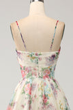 Elfenbeinfarbenes Ballkleid mit Blumendruck in A-Linie und Schlitz