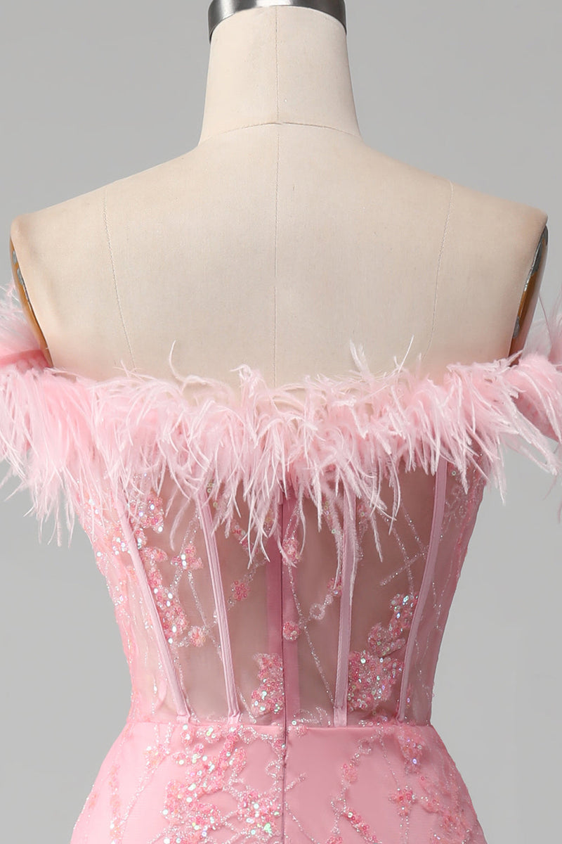 Laden Sie das Bild in den Galerie-Viewer, Meerjungfrau schulterfreies glitzerndes rosa Federkorsett-Ballkleid mit Schlitz