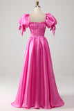 Pinkfarbenes Ballkleid mit Puffärmeln und Rüschen