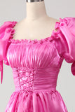 Pinkfarbenes Ballkleid mit Puffärmeln und Rüschen