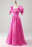 Pinkfarbenes Ballkleid mit Puffärmeln und Rüschen