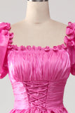 Pinkfarbenes Ballkleid mit Puffärmeln und Rüschen