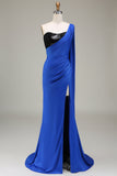 Königsblaues, plissiertes Ballkleid aus Satin und Pailletten aus Satin und Pailletten mit Schlitz
